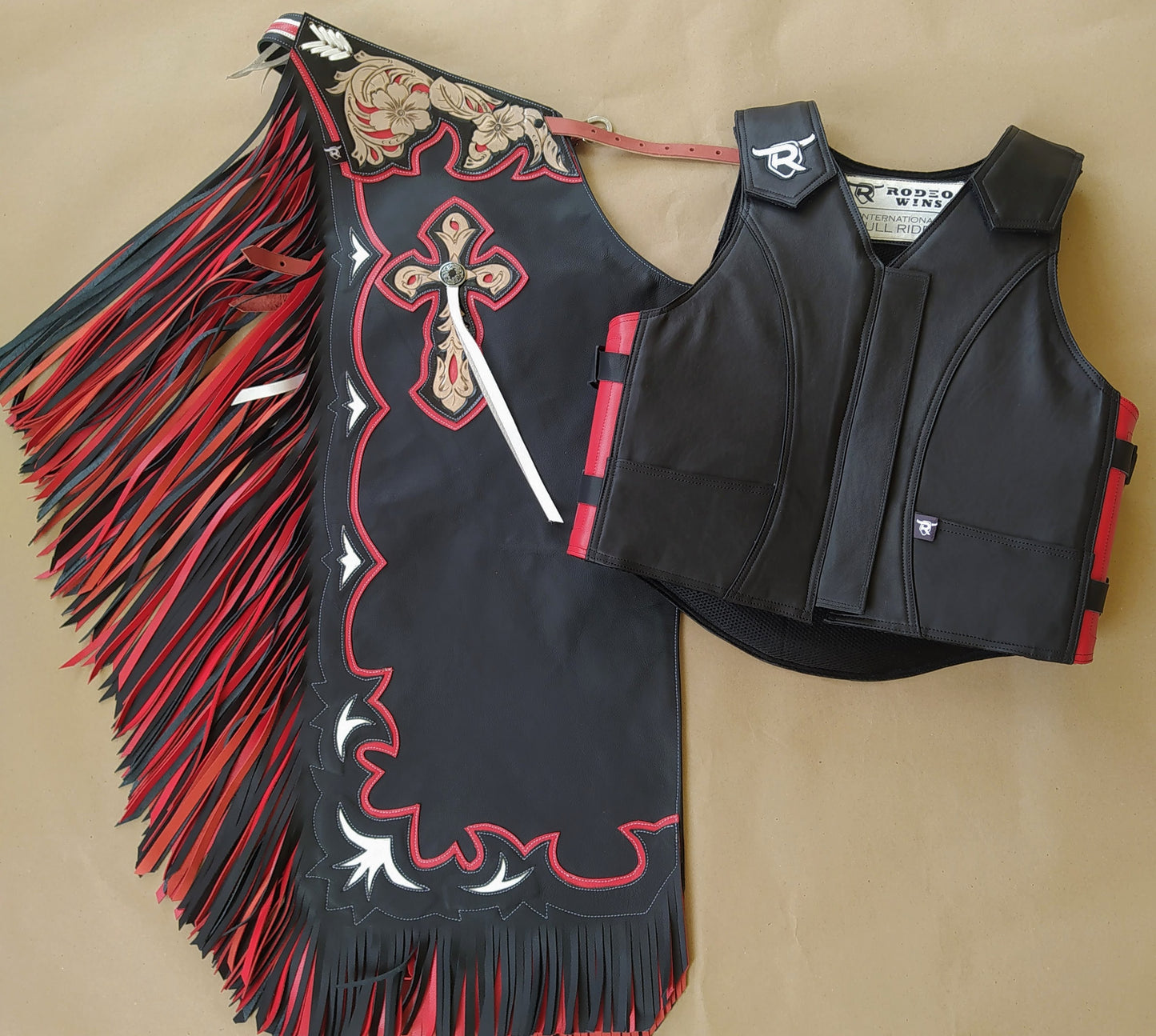 SET CHAPS AND VEST - RW300 DOUBLE FRINGE - BLACK/RED - Rodeo Wins