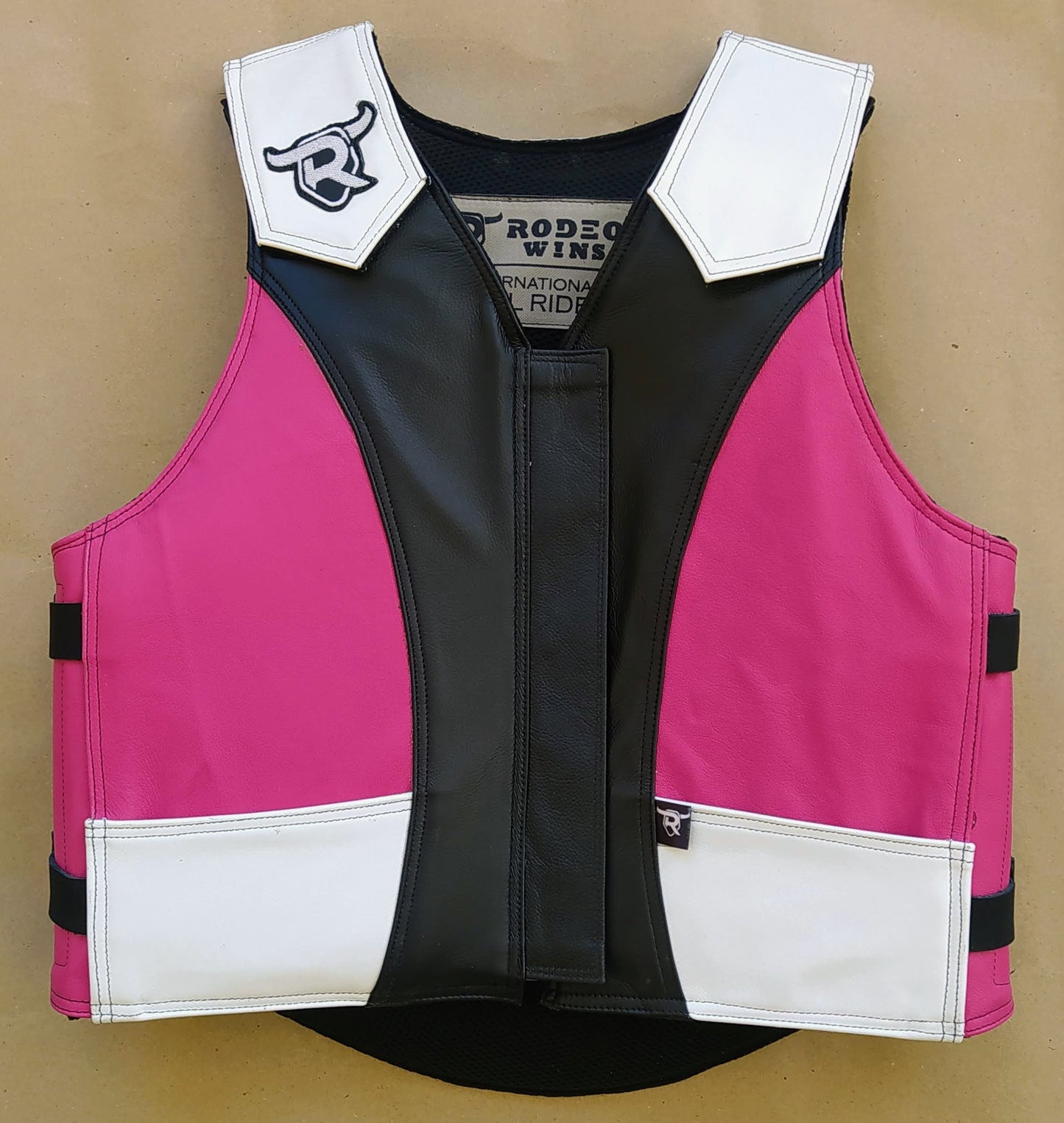 SET CHAPS AND VES RW300 - RODEO - BULL RIDING - Rodeo Wins