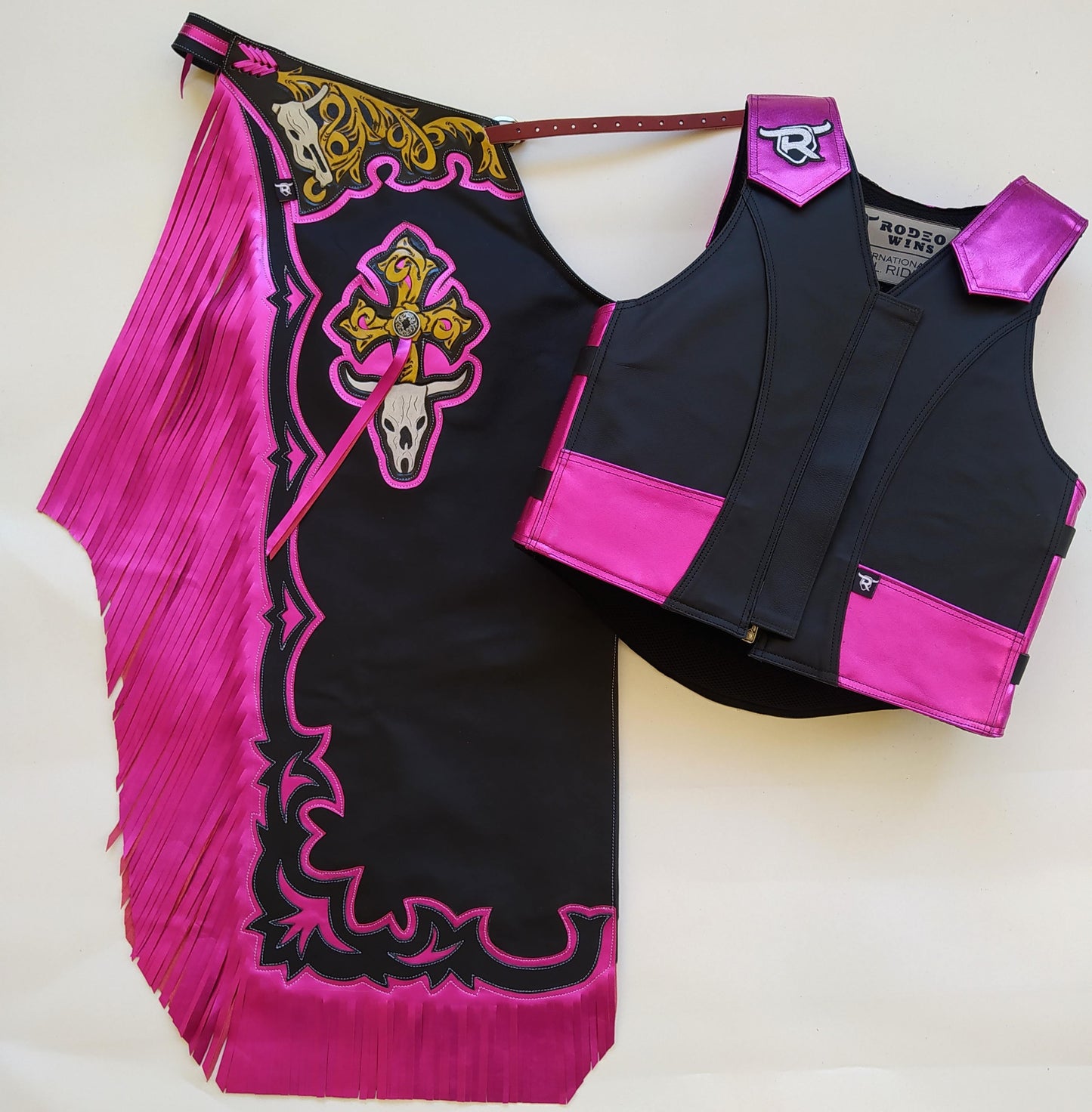 SET CHAPS AND VEST RW0532 - BALCK/PINK - Rodeo Wins