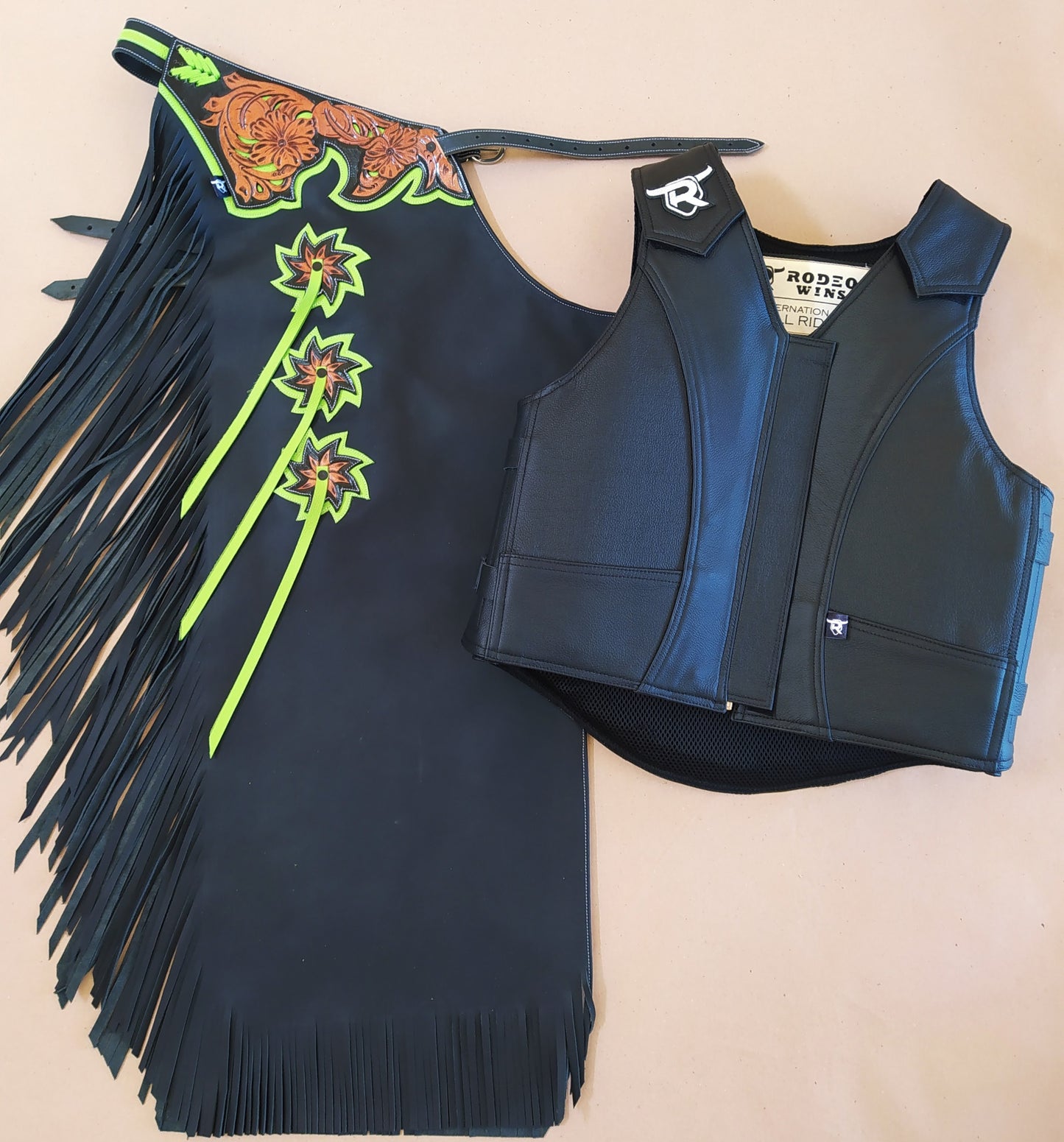 SET CHAPS AND VEST - MOD BLACK STYLE RW001 - Rodeo Wins 