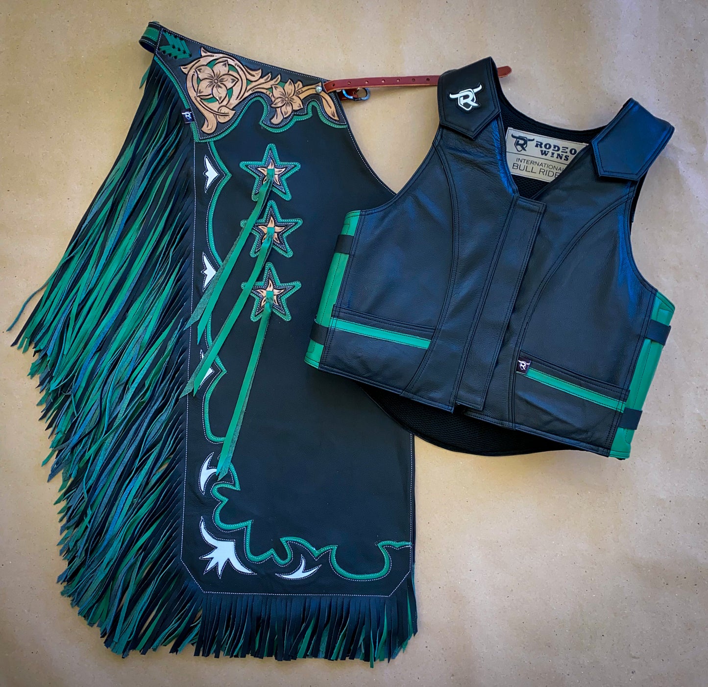 SET CHAPS AND VEST - RW300 DOUBLE FRINGE - Rodeo Wins 