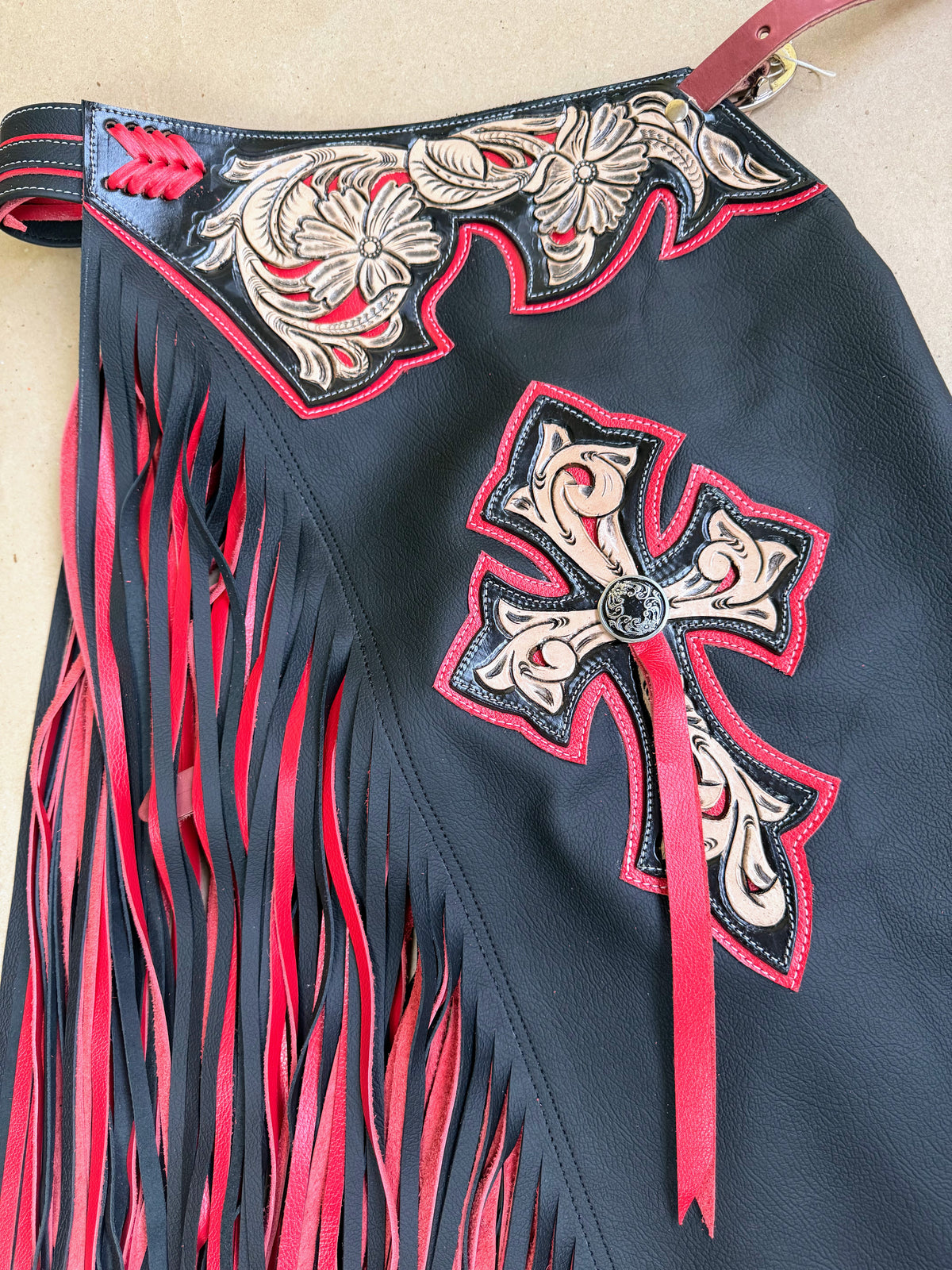 CHAPS RW - DOUBLE FRINGE - RED/BLACK - LEATHER QUALITY – Rodeo Wins